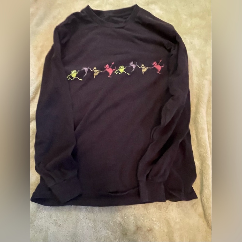 Long sleeve graphic top